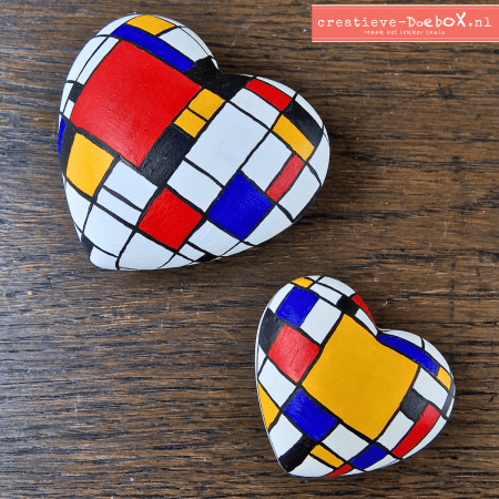 Mondriaan stijl hartjes beschilderen