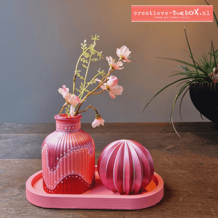 Schattig DIY setje om zelf te beschilderen met vaasje, design ornament en ovale schotel