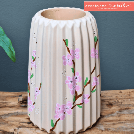 Ribbelvaas van keramisch gips om zelf te beschilderen – Toffe vaas model Tooske voor droogbloemen of zijdebloemen