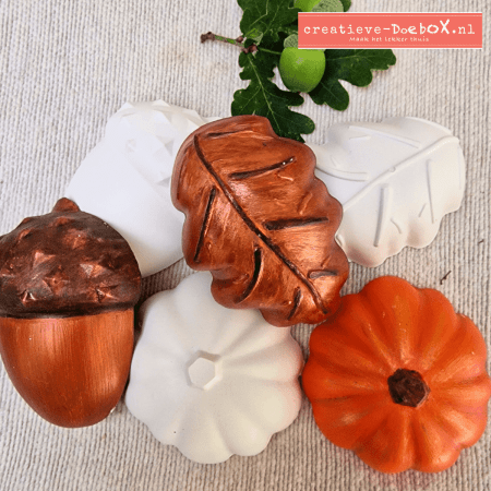 Eekhoorntjesbrood herfstornamenten van keramisch gips om te beschilderen, set van 3 liggende figuren