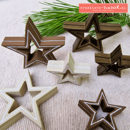 Set van zes open sterren van keramisch gips om zelf te beschilderen als kerstdecoratie