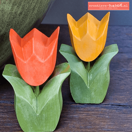 Moderne tulpjes set van 2 gestileerde tulpen van keramisch gips om te beschilderen