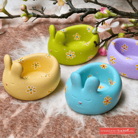 Lief konijntje eierdopjes set van 4 van keramisch gips om te beschilderen
