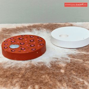 Strakke kandelaars van keramisch gips met asymmetrische kaarspositie – set van 2 DIY kandelaars