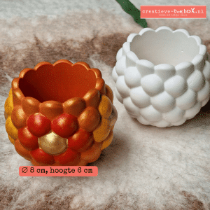 Setje Bollie – één onbeschilderd bolvormig potje en één beschilderd potje in oranjetinten met goud waxinelichthouder