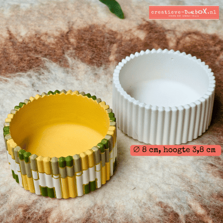 Set Stripe – één onbeschilderd potje en één beschilderd potje met verticale ribbelrand en gouden details leuk voor waxinelichtjes